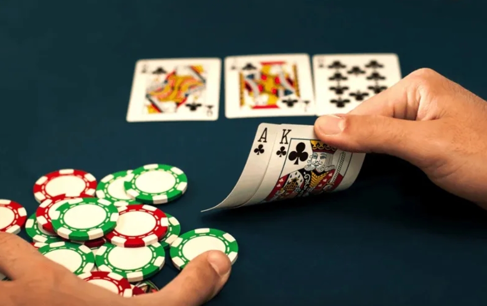 Cách thiết lập bàn chơi và quy tắc riêng của trò Poker Fb88